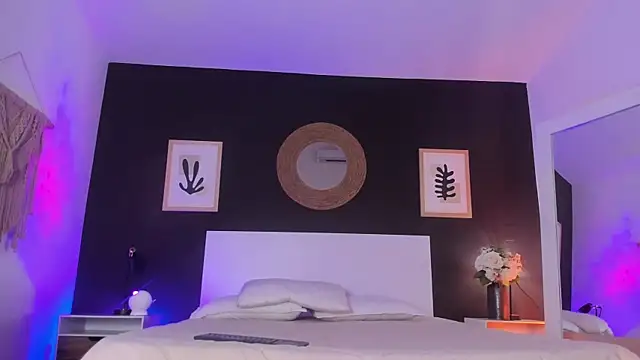 Snapshot of VioletPaket chatting on October 2025 11:42:02 AM VioletPaket online show from October 2025 11:42:02 AM