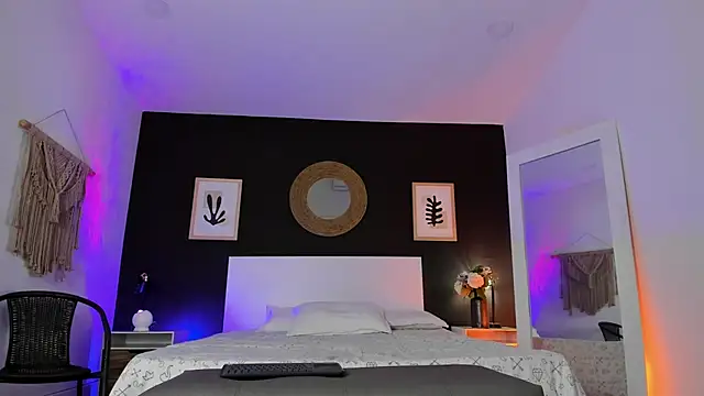 Snapshot of VioletPaket chatting on November 2025 02:27:01 PM VioletPaket online show from November 2025 02:27:01 PM