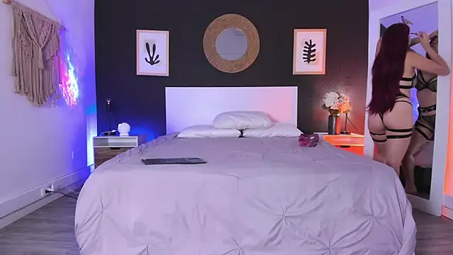 VioletPaket online show from September 2025 11:28:02 AM