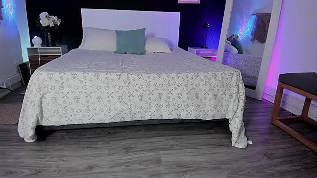 VioletPaket online show from February 2026 11:32:01 AM