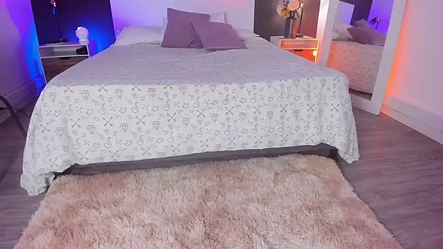 Snapshot of VioletPaket chatting on November 2025 01:26:01 PM VioletPaket online show from November 2025 01:26:01 PM