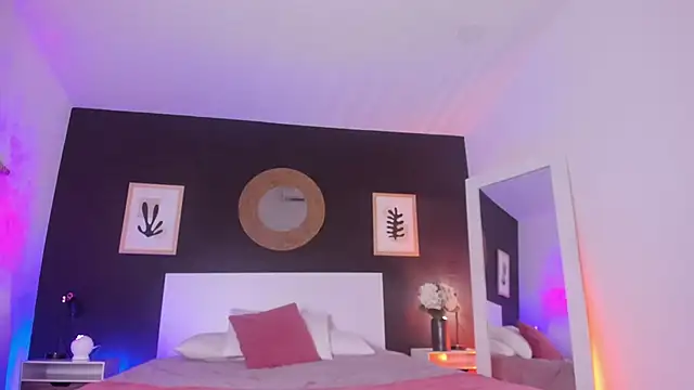 VioletPaket online show from September 2025 01:27:02 PM