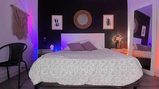 Snapshot of VioletPaket chatting on November 2025 01:27:02 PM VioletPaket online show from November 2025 01:27:02 PM