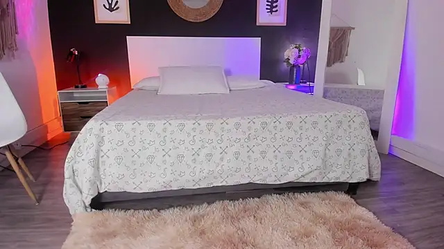 Snapshot of VioletPaket chatting on October 2025 11:42:02 AM VioletPaket online show from October 2025 11:42:02 AM