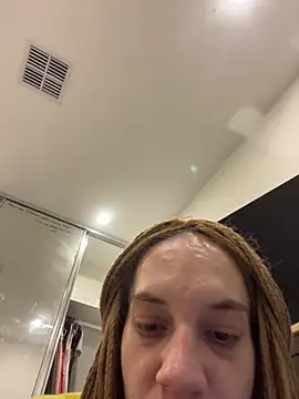 Snapshot of Khloestarh chatting on February 2026 03:25:02 PM Khloestarh online show from February 2026 03:25:02 PM