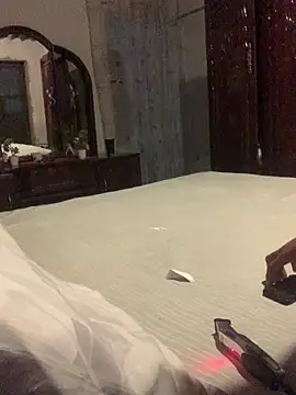 Snapshot of DManL chatting on December 2025 09:04:01 PM DManL online show from December 2025 09:04:01 PM