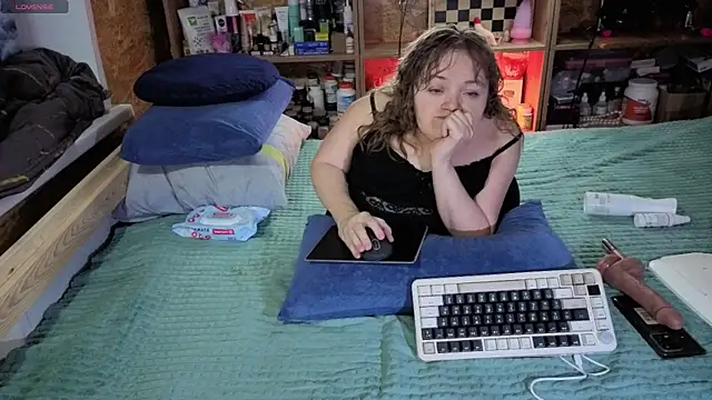 MiniNatalie online show from November 2025 10:38:02 AM