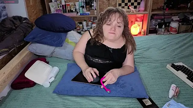 MiniNatalie online show from December 2025 01:43:02 PM