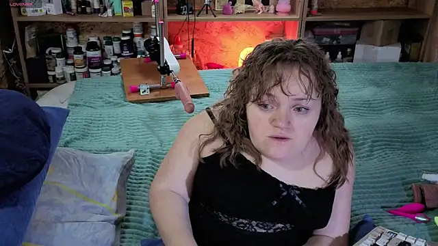 MiniNatalie online show from November 2025 06:41:01 AM