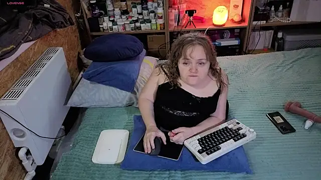 MiniNatalie online show from November 2025 11:32:01 AM