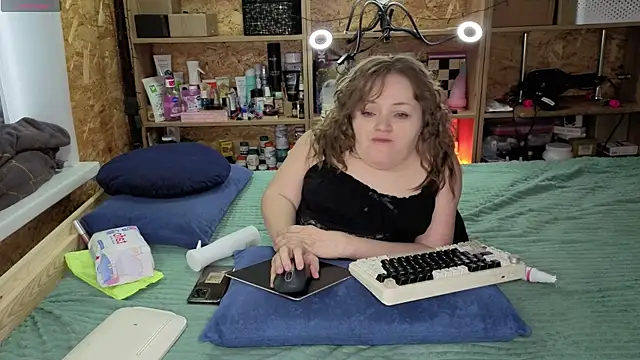 MiniNatalie online show from December 2025 06:24:01 AM