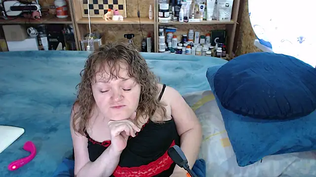 Snapshot of MiniNatalie chatting on October 2025 10:17:01 AM MiniNatalie online show from October 2025 10:17:01 AM