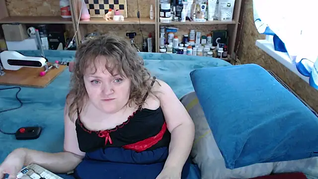 Snapshot of MiniNatalie chatting on October 2025 09:11:02 AM MiniNatalie online show from October 2025 09:11:02 AM