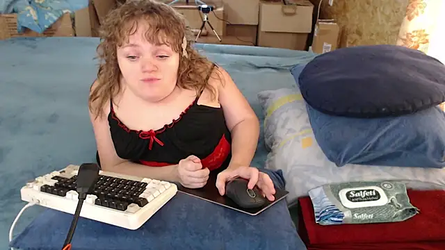 Snapshot of MiniNatalie chatting on September 2025 05:39:02 AM MiniNatalie online show from September 2025 05:39:02 AM