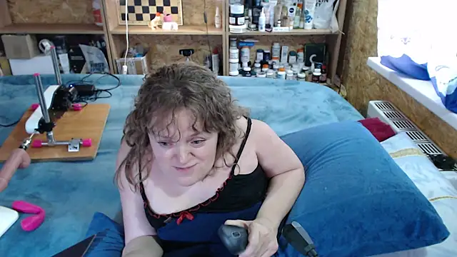 Snapshot of MiniNatalie chatting on October 2025 11:24:02 AM MiniNatalie online show from October 2025 11:24:02 AM