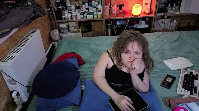 MiniNatalie online show from November 2025 07:29:01 AM