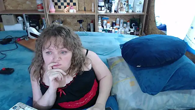 Snapshot of MiniNatalie chatting on October 2025 09:32:02 AM MiniNatalie online show from October 2025 09:32:02 AM