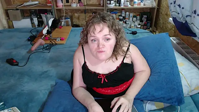 Snapshot of MiniNatalie chatting on September 2025 03:29:01 PM MiniNatalie online show from September 2025 03:29:01 PM