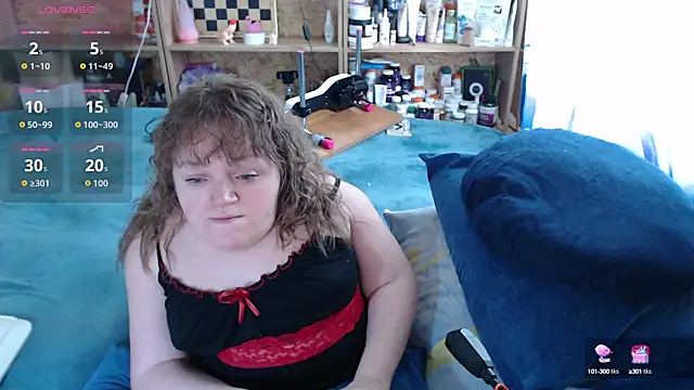 Snapshot of MiniNatalie chatting on October 2025 09:33:02 AM MiniNatalie online show from October 2025 09:33:02 AM