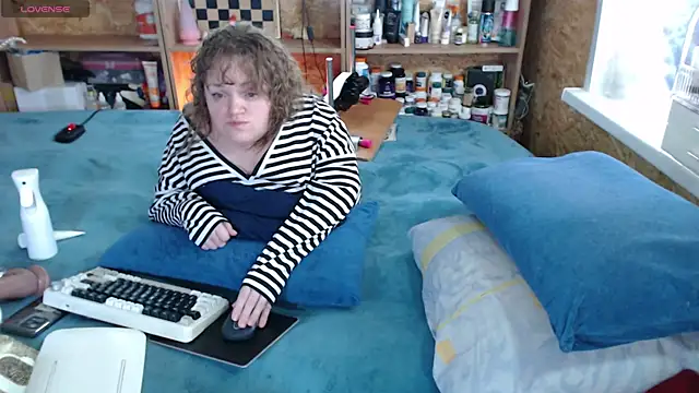 Snapshot of MiniNatalie chatting on October 2025 06:47:02 AM MiniNatalie online show from October 2025 06:47:02 AM