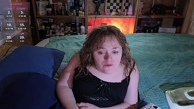 Snapshot of MiniNatalie chatting on November 2025 02:09:02 PM MiniNatalie online show from November 2025 02:09:02 PM