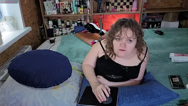 MiniNatalie online show from November 2025 05:33:02 AM