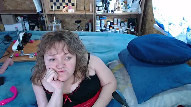 Snapshot of MiniNatalie chatting on October 2025 10:17:02 AM MiniNatalie online show from October 2025 10:17:02 AM