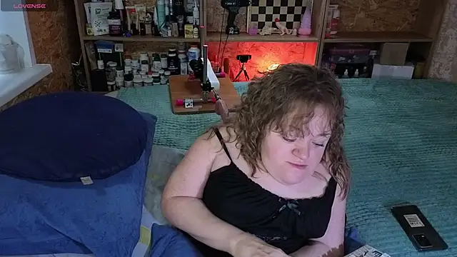 Snapshot of MiniNatalie chatting on November 2025 02:04:01 AM MiniNatalie online show from November 2025 02:04:01 AM