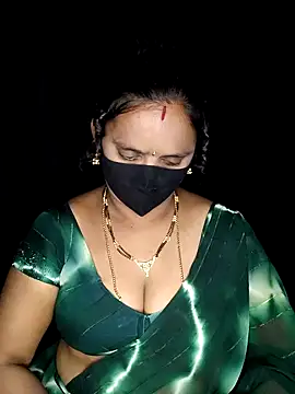 Snapshot of vintage-vibs chatting on February 2026 06:40:02 PM vintage-vibs online show from February 2026 06:40:02 PM