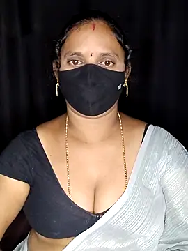 Snapshot of vintage-vibs chatting on February 2026 06:38:02 PM vintage-vibs online show from February 2026 06:38:02 PM