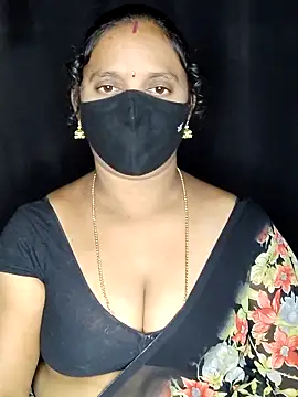 Snapshot of vintage-vibs chatting on February 2026 06:07:01 PM vintage-vibs online show from February 2026 06:07:01 PM