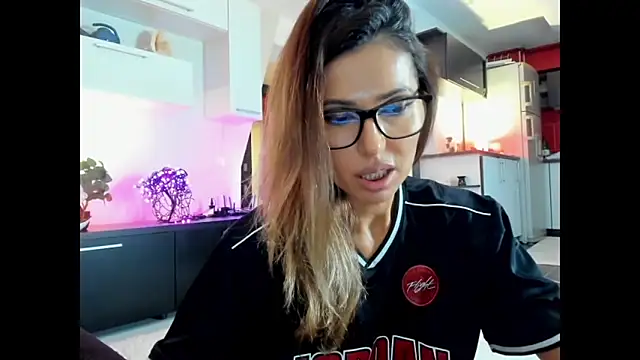 Snapshot of MissSmiley26 chatting on October 2025 09:26:02 PM MissSmiley26 online show from October 2025 09:26:02 PM