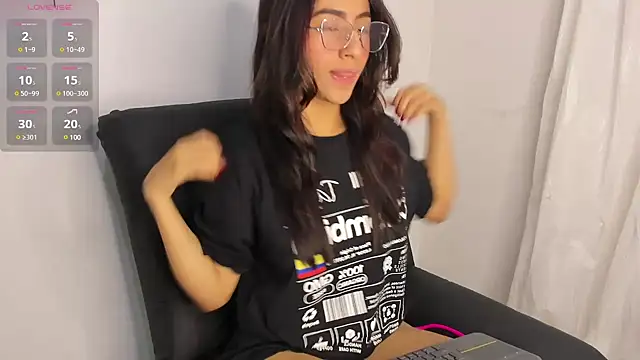 Snapshot of Samara_Bax chatting on December 2024 12:35:01 AM Samara Bax online show from December 2024 12:35:01 AM