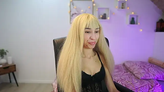 Amai  Liu online show from November 2025 06:55:01 PM