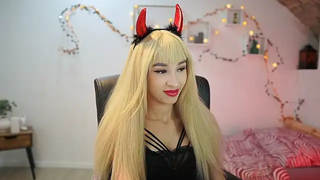 Amai  Liu online show from October 2025 07:10:01 PM