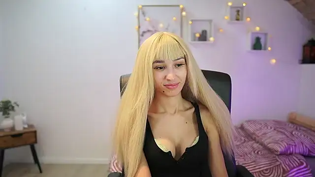 Amai  Liu online show from November 2025 07:19:01 PM