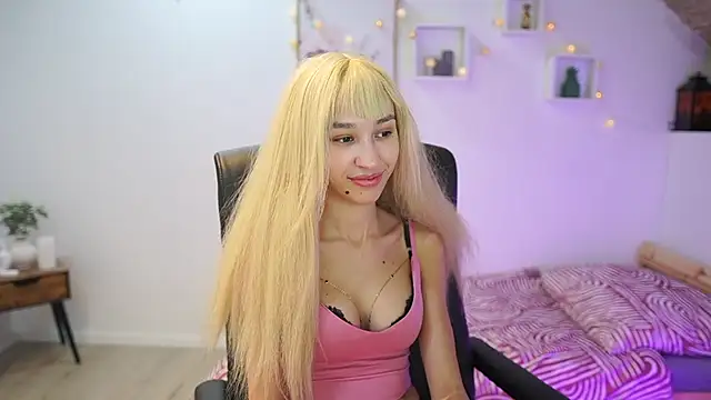 Amai  Liu online show from November 2025 06:52:01 PM