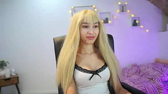 Amai  Liu online show from October 2025 05:56:01 PM