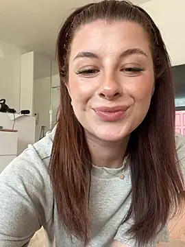 Mia-Minou online show from April 2026 02:02:02 PM