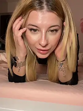Snapshot of Mia-Minou chatting on March 2025 04:54:02 AM Mia-Minou online show from March 2025 04:54:02 AM