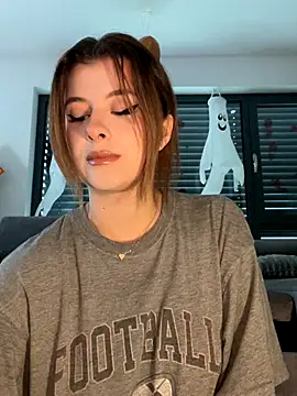 Snapshot of Mia-Minou chatting on October 2025 08:05:02 AM Mia-Minou online show from October 2025 08:05:02 AM
