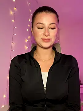 Snapshot of Mia-Minou chatting on October 2025 01:10:02 PM Mia-Minou online show from October 2025 01:10:02 PM