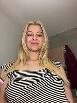 Snapshot of Mia-Minou chatting on March 2025 12:22:01 PM Mia-Minou online show from March 2025 12:22:01 PM