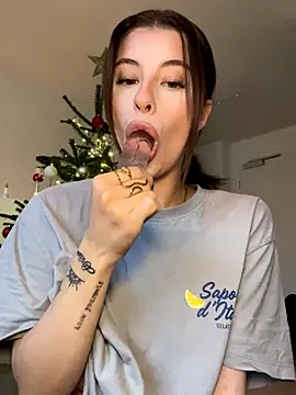 Mia-Minou online show from December 2025 09:33:02 AM