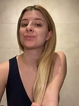 Snapshot of Mia-Minou chatting on February 2025 04:36:02 PM Mia-Minou online show from February 2025 04:36:02 PM