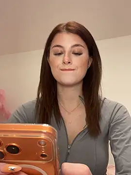 Mia-Minou online show from March 2026 11:19:02 AM