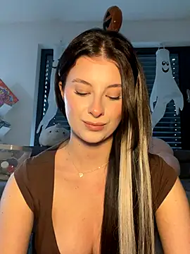 Mia-Minou online show from October 2025 01:43:01 PM