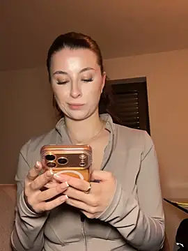 Mia-Minou online show from March 2026 06:48:01 PM