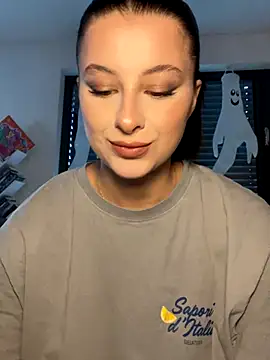 Snapshot of Mia-Minou chatting on October 2025 01:01:02 PM Mia-Minou online show from October 2025 01:01:02 PM
