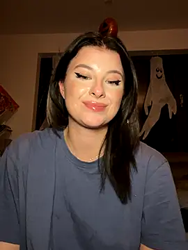 Snapshot of Mia-Minou chatting on October 2025 09:04:02 PM Mia-Minou online show from October 2025 09:04:02 PM